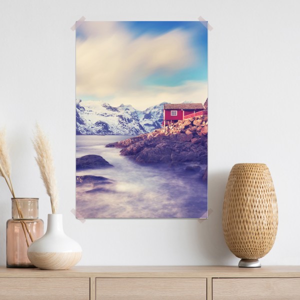 Plakat górski nadmorski krajobraz z czerwonymi domkami – Wallissimo® Plakat górski nadmorski krajobraz z czerwonymi domkami – Wallissimo®