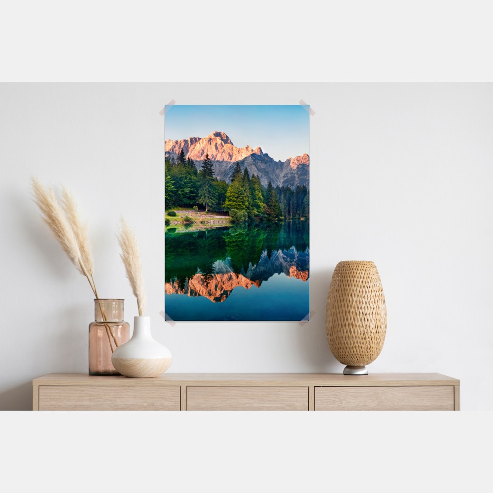 Plakat spokojny poranek nad jeziorem Fusine, Alpy Julijskie – Wallissimo® Plakat spokojny poranek nad jeziorem Fusine, Alpy Julijskie – Wallissimo®