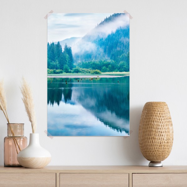 Plakat mglisty poranek nad jeziorem Lacu Rosu, Rumunia – Wallissimo® Plakat mglisty poranek nad jeziorem Lacu Rosu, Rumunia – Wallissimo®