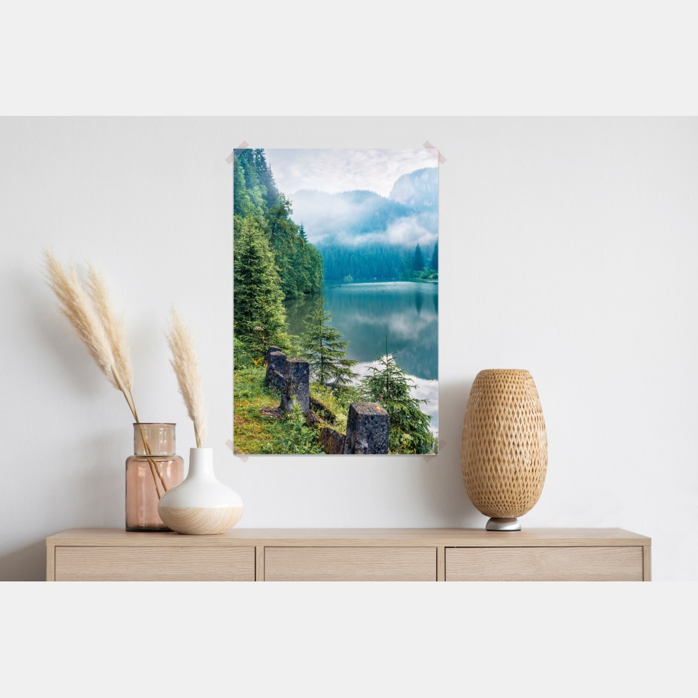 Plakat mglisty poranek nad Lacu Rosu – Wallissimo® Plakat mglisty poranek nad Lacu Rosu – Wallissimo®