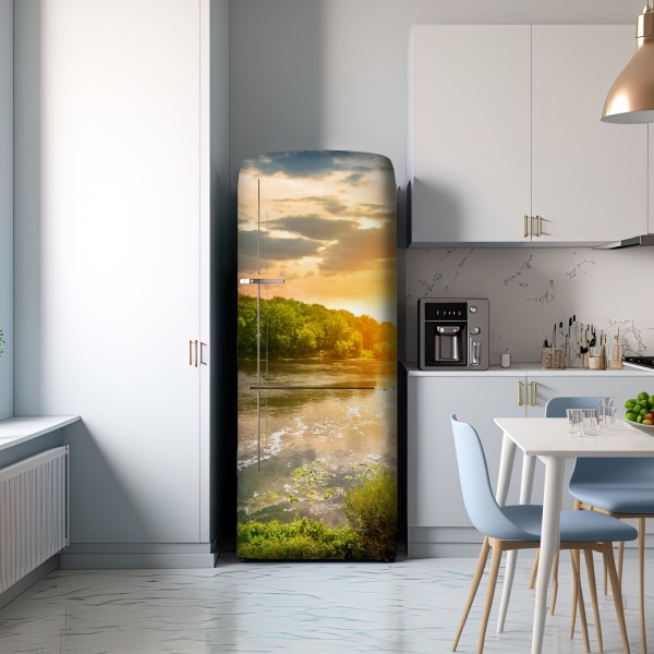 Naklejka na lodówkę spokojny zachód słońca nad rzeką i zielonym lasem – Wallissimo® Naklejka na lodówkę spokojny zachód słońca nad rzeką i zielonym lasem – Wallissimo®
