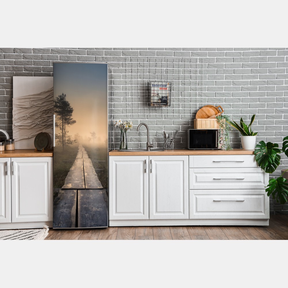 Naklejka na lodówkę mglisty wschód słońca nad drewnianą kładką – Wallissimo® Naklejka na lodówkę mglisty wschód słońca nad drewnianą kładką – Wallissimo®