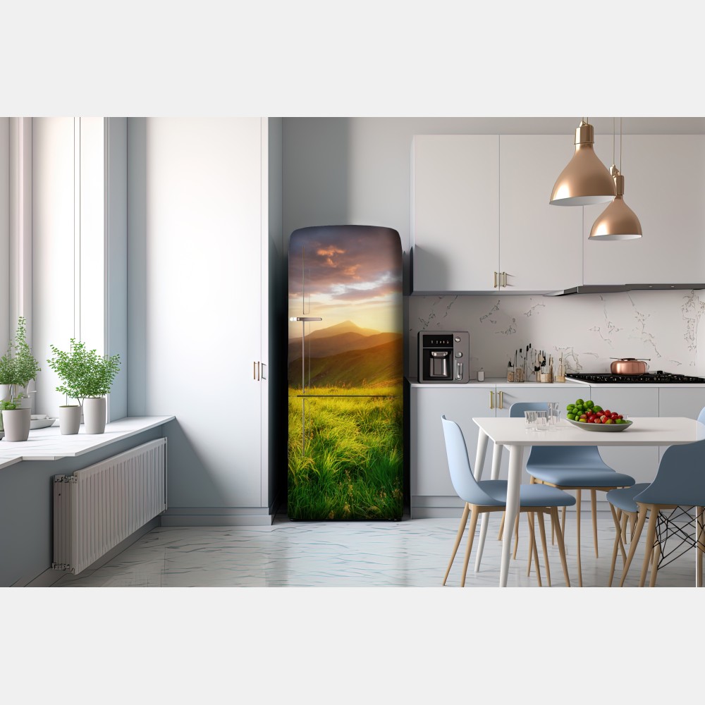 Naklejka na lodówkę słoneczna górska łąka o wschodzie słońca – Wallissimo® Naklejka na lodówkę słoneczna górska łąka o wschodzie słońca – Wallissimo®