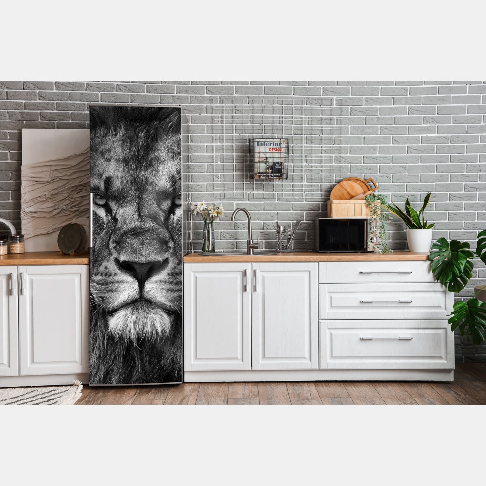 Naklejka na lodówkę majestatyczny portret lwa w monochromie – Wallissimo® Naklejka na lodówkę majestatyczny portret lwa w monochromie – Wallissimo®
