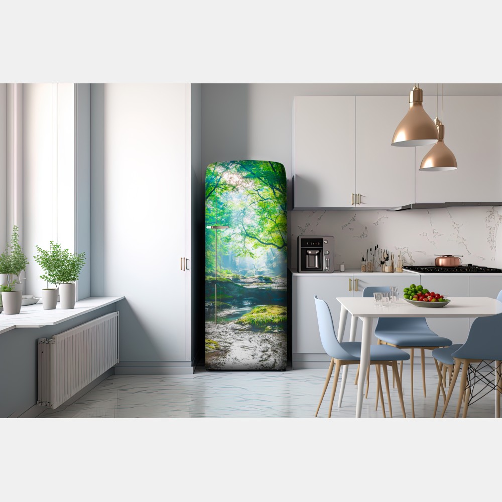 Naklejka na lodówkę słoneczny leśny strumień z mchem – Wallissimo® Naklejka na lodówkę słoneczny leśny strumień z mchem – Wallissimo®