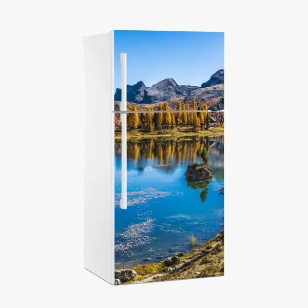 Naklejka na lodówkę jesienne alpejskie jezioro z odbiciami gór