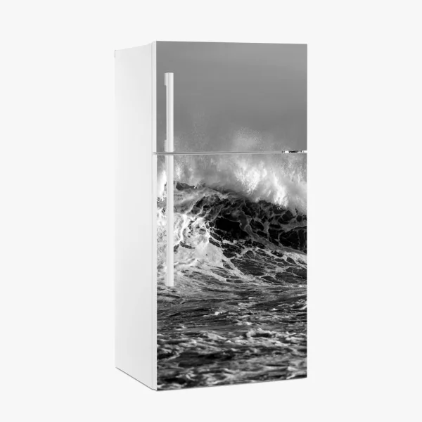 Naklejka na lodówkę dramatyczna czarno-biała fala oceanu