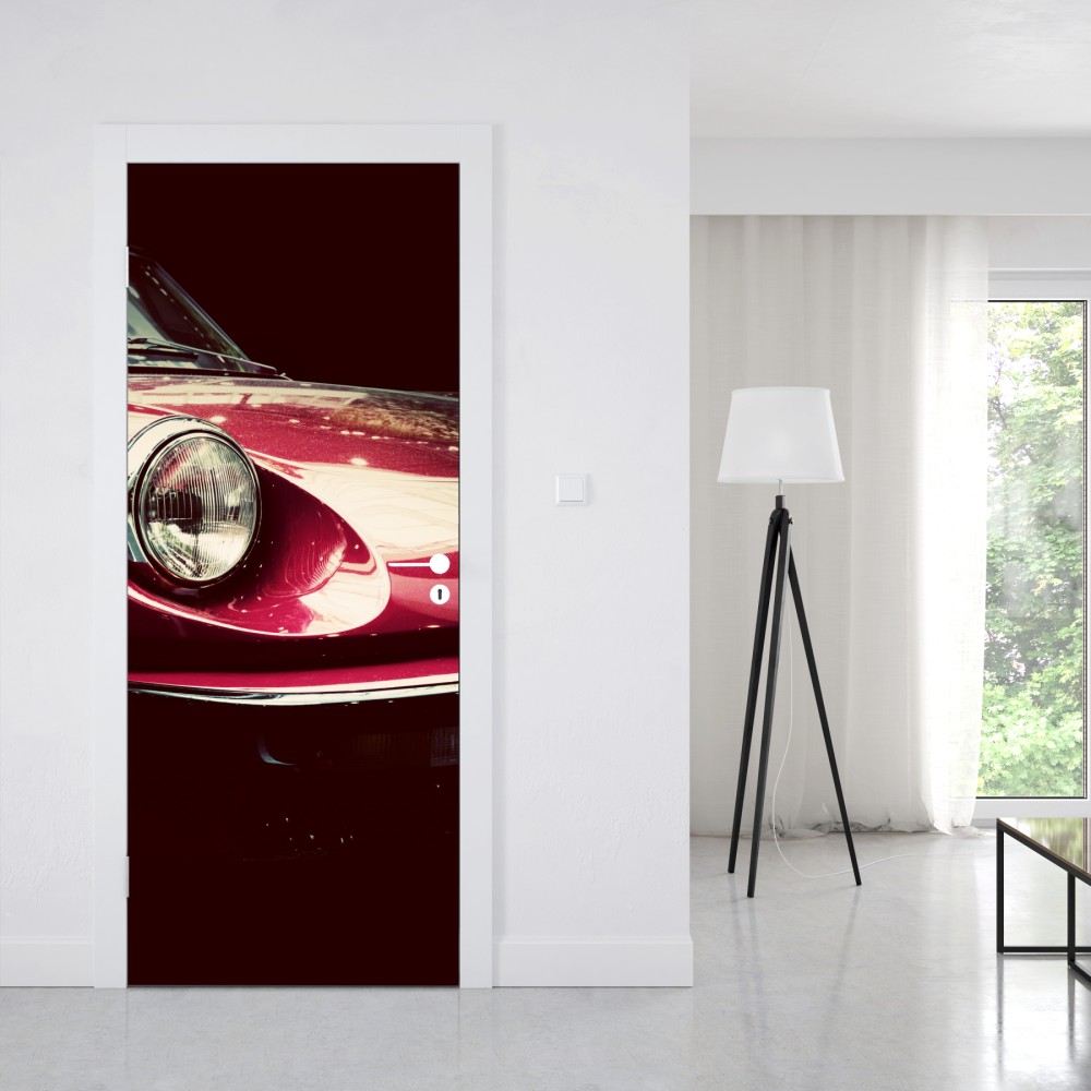Naklejka na drzwi zbliżenie klasycznego czerwonego samochodu sportowego – Wallissimo® Naklejka na drzwi zbliżenie klasycznego czerwonego samochodu sportowego – Wallissimo®