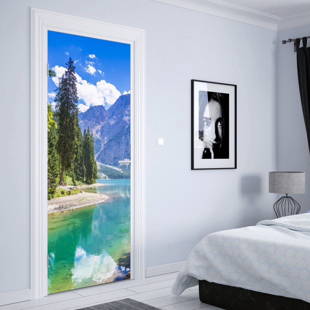 Naklejka na drzwi Pragser Wildsee turkusowe górskie jezioro – Wallissimo® Naklejka na drzwi Pragser Wildsee turkusowe górskie jezioro – Wallissimo®