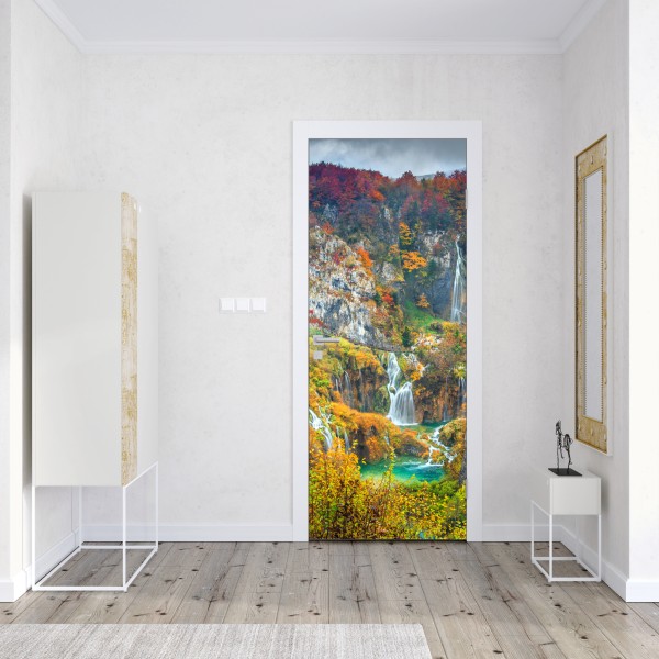 Naklejka na drzwi jesienne wodospady w malowniczym lesie – Wallissimo® Naklejka na drzwi jesienne wodospady w malowniczym lesie – Wallissimo®