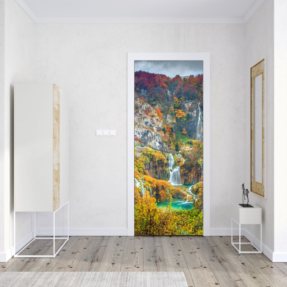 Naklejka na drzwi jesienne wodospady w malowniczym lesie – Wallissimo® Naklejka na drzwi jesienne wodospady w malowniczym lesie – Wallissimo®