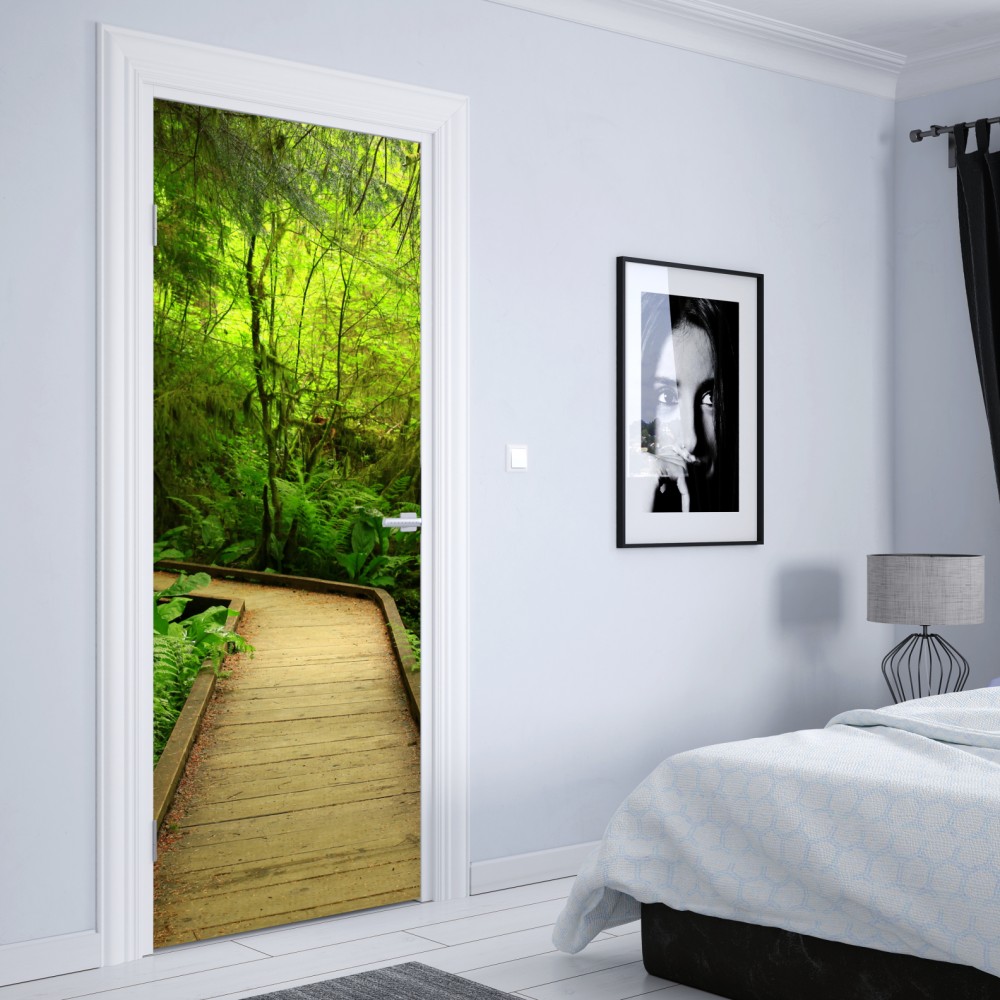 Naklejka na drzwi spokojna zielona kładka leśna – Wallissimo® Naklejka na drzwi spokojna zielona kładka leśna – Wallissimo®
