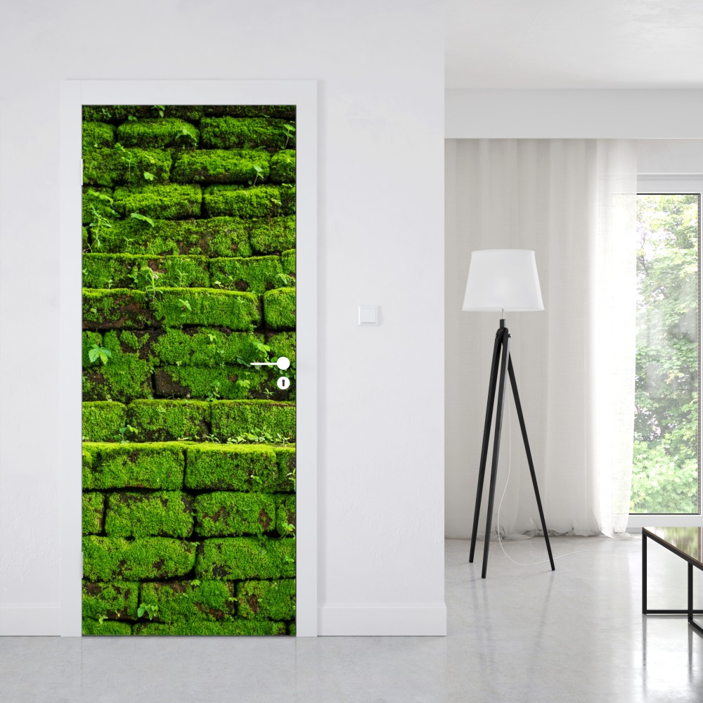 Naklejka na drzwi ściana z mchem na ceglanej strukturze – Wallissimo® Naklejka na drzwi ściana z mchem na ceglanej strukturze – Wallissimo®