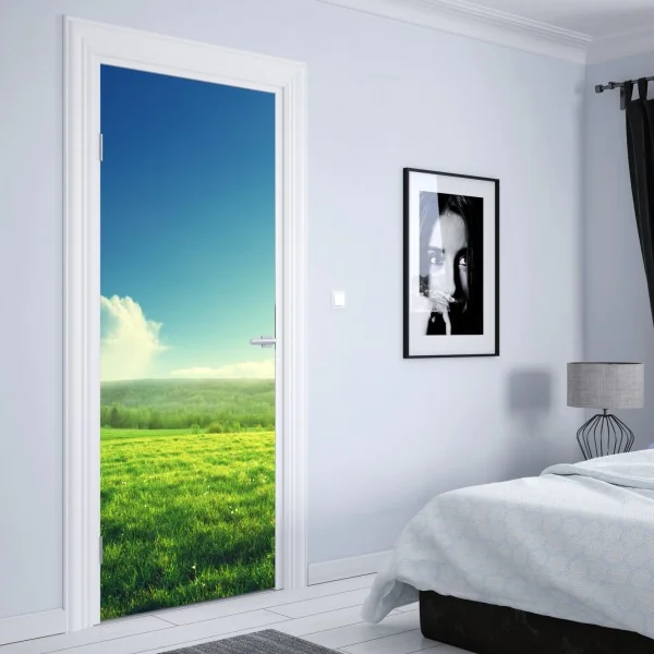 Naklejka na drzwi słoneczna wiosenna łąka o zachodzie słońca