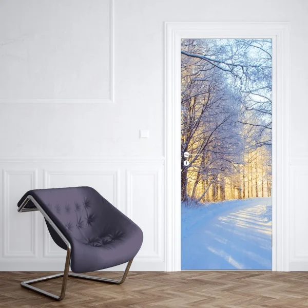 Naklejka na drzwi zimowy las brzozowy ze złotym świtem – Wallissimo® Naklejka na drzwi zimowy las brzozowy ze złotym świtem – Wallissimo®