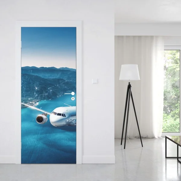 Naklejka na drzwi słoneczna uliczka nad morzem z widokiem na zatokę – Wallissimo®