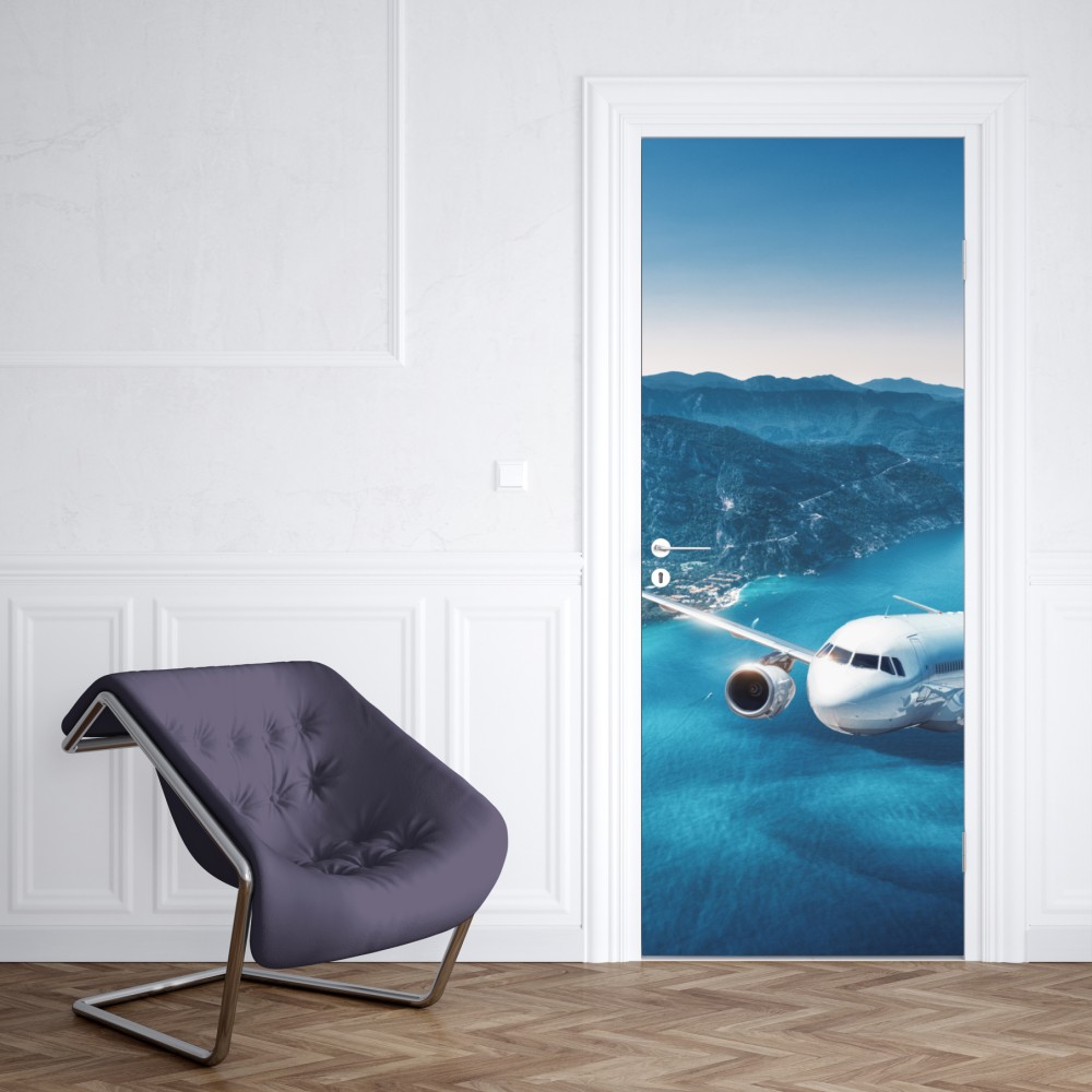 Naklejka na drzwi lot nad wybrzeżem i turkusowym morzem – Wallissimo® Naklejka na drzwi lot nad wybrzeżem i turkusowym morzem – Wallissimo®