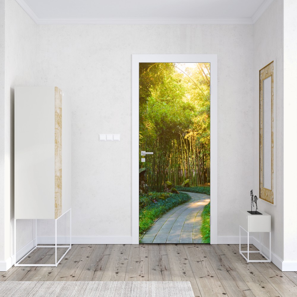 Naklejka na drzwi spokojna ścieżka w bambusowym lesie – Wallissimo® Naklejka na drzwi spokojna ścieżka w bambusowym lesie – Wallissimo®