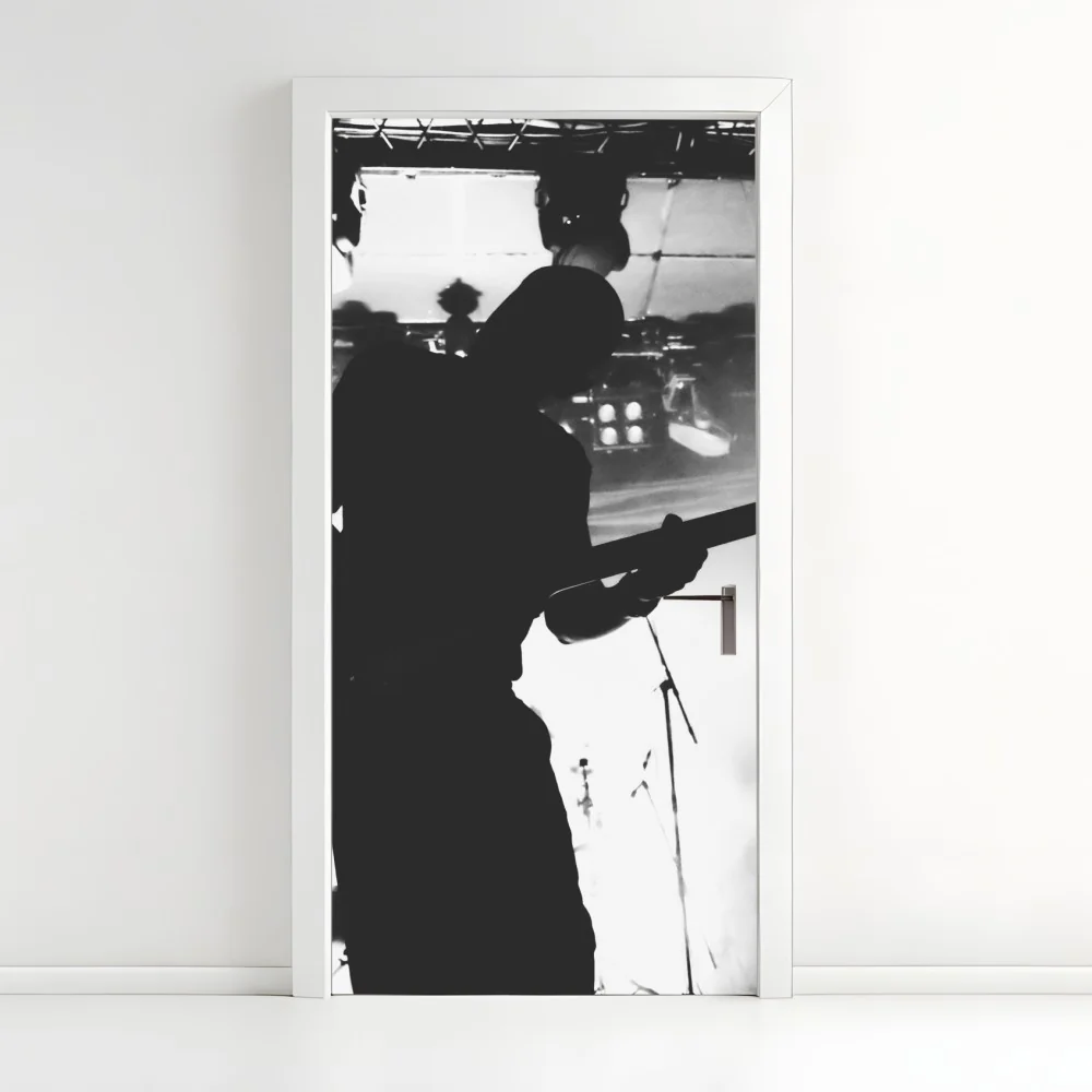 Naklejka na drzwi silweta gitarzysty na koncercie – Wallissimo® Naklejka na drzwi silweta gitarzysty na koncercie – Wallissimo®