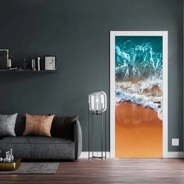 Naklejka na drzwi mglisty jesienny las na śnieżnej górze – Wallissimo®