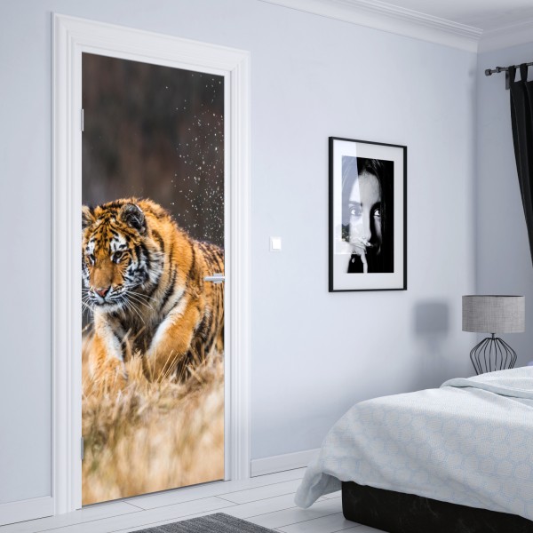 Naklejka na drzwi tygrys Syberyjski w biegu – Wallissimo® Naklejka na drzwi tygrys Syberyjski w biegu – Wallissimo®