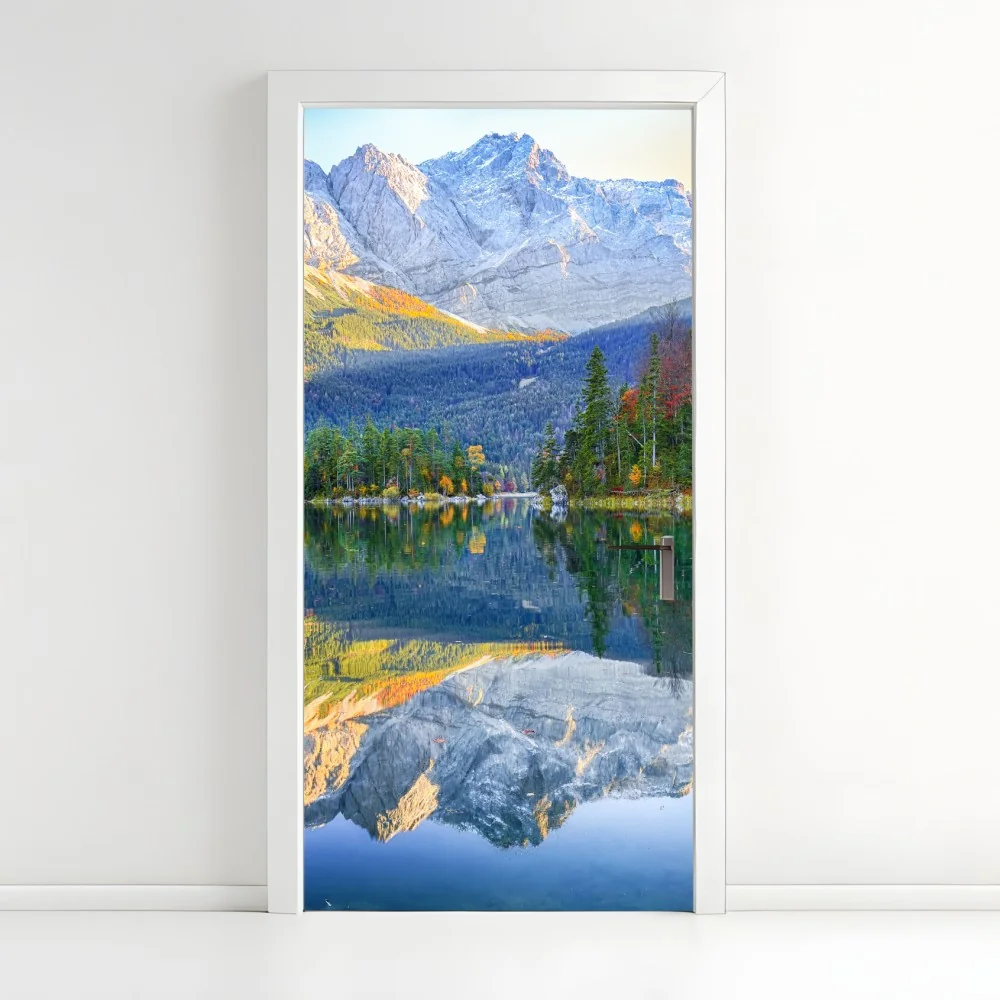 Naklejka na drzwi jesienne odbicie na Eibsee przy Zugspitze – Wallissimo® Naklejka na drzwi jesienne odbicie na Eibsee przy Zugspitze – Wallissimo®