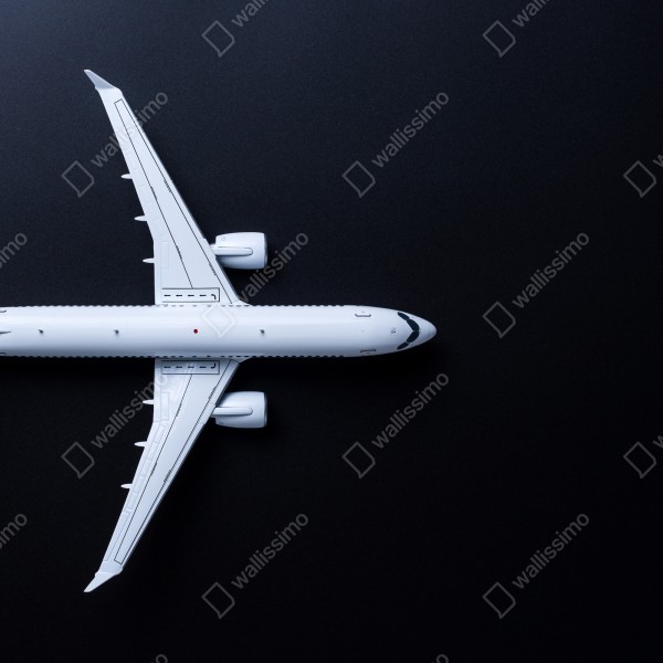 Naklejka na drzwi biały samolot widok z góry na czarnym tle – Wallissimo® Naklejka na drzwi biały samolot widok z góry na czarnym tle – Wallissimo®