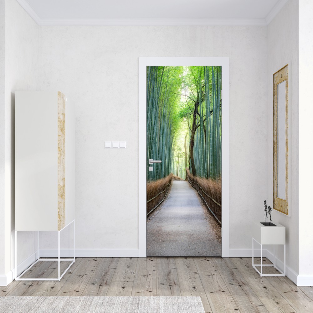 Naklejka na drzwi spokojna ścieżka w lesie bambusowym – Wallissimo® Naklejka na drzwi spokojna ścieżka w lesie bambusowym – Wallissimo®