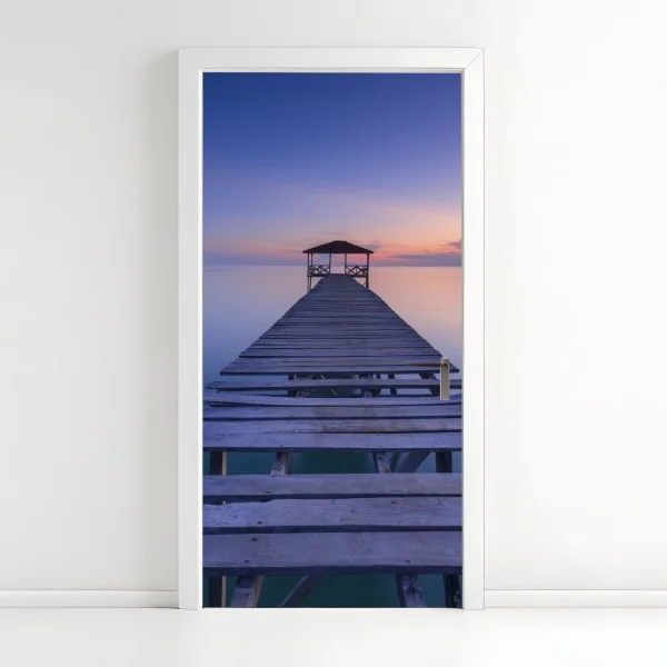 Naklejka na drzwi spokojne drewniane molo o zachodzie słońca