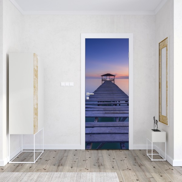 Naklejka na drzwi spokojne drewniane molo o zachodzie słońca – Wallissimo® Naklejka na drzwi spokojne drewniane molo o zachodzie słońca – Wallissimo®