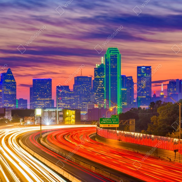 Naklejka na drzwi panorama Dallas o zachodzie słońca z świetlnymi smugami autostrady – Wallissimo® Naklejka na drzwi panorama Dallas o zachodzie słońca z świetlnymi smugami autostrady – Wallissimo®