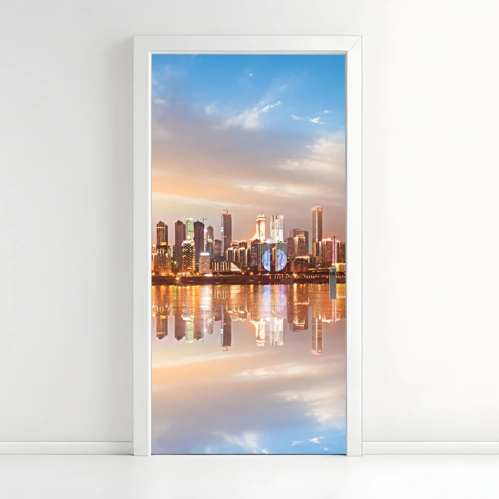 Naklejka na drzwi panorama miasta odbita w wodzie o zmierzchu – Wallissimo® Naklejka na drzwi panorama miasta odbita w wodzie o zmierzchu – Wallissimo®