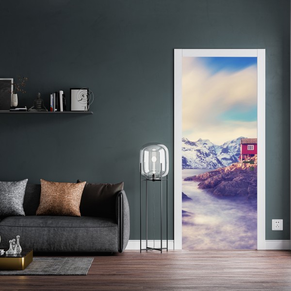 Naklejka na drzwi górski nadmorski krajobraz z czerwonymi domkami – Wallissimo® Naklejka na drzwi górski nadmorski krajobraz z czerwonymi domkami – Wallissimo®