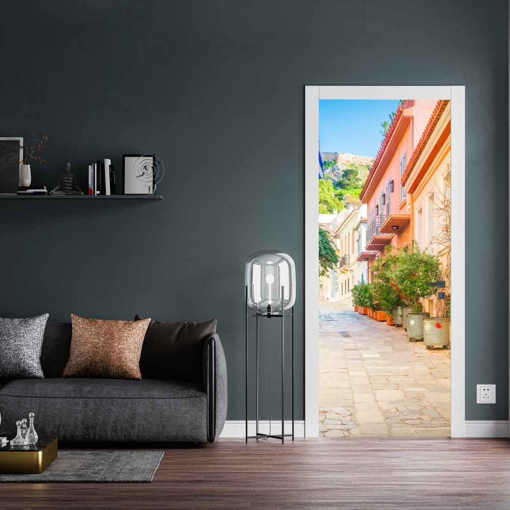 Naklejka na drzwi słoneczna grecka uliczka z bougainvilleą – Wallissimo® Naklejka na drzwi słoneczna grecka uliczka z bougainvilleą – Wallissimo®