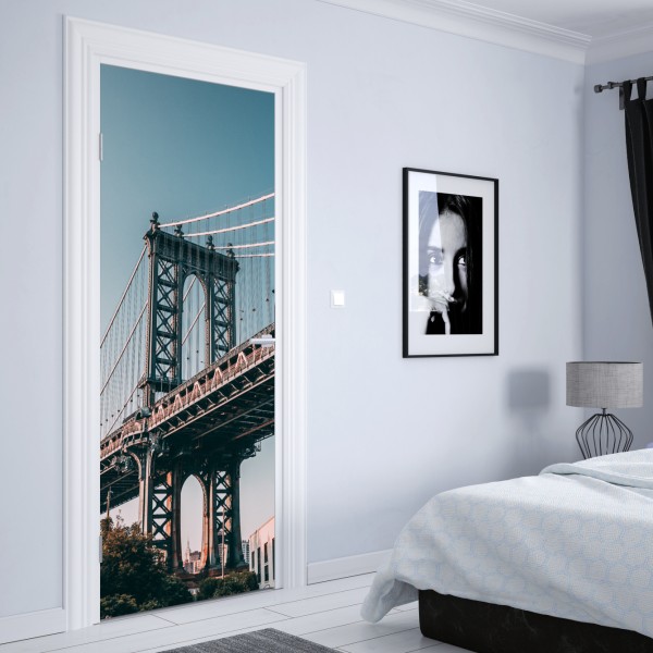 Naklejka na drzwi Manhattan most w miejskiej perspektywie – Wallissimo® Naklejka na drzwi Manhattan most w miejskiej perspektywie – Wallissimo®