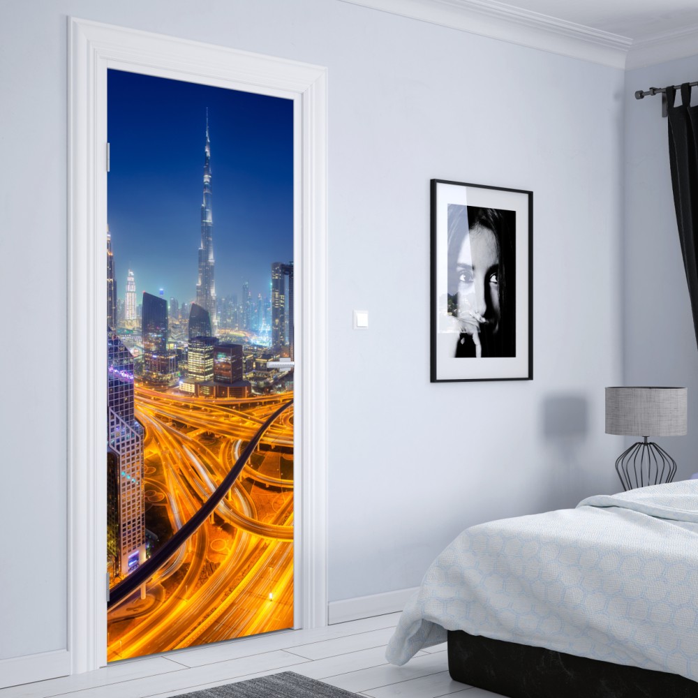 Naklejka na drzwi panorama nocnego Dubaju – Wallissimo® Naklejka na drzwi panorama nocnego Dubaju – Wallissimo®