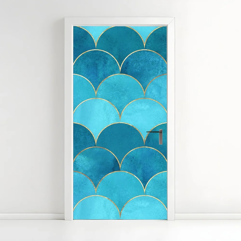 Naklejka na drzwi turkusowy wzór łusek z złotymi detalami – Wallissimo® Naklejka na drzwi turkusowy wzór łusek z złotymi detalami – Wallissimo®