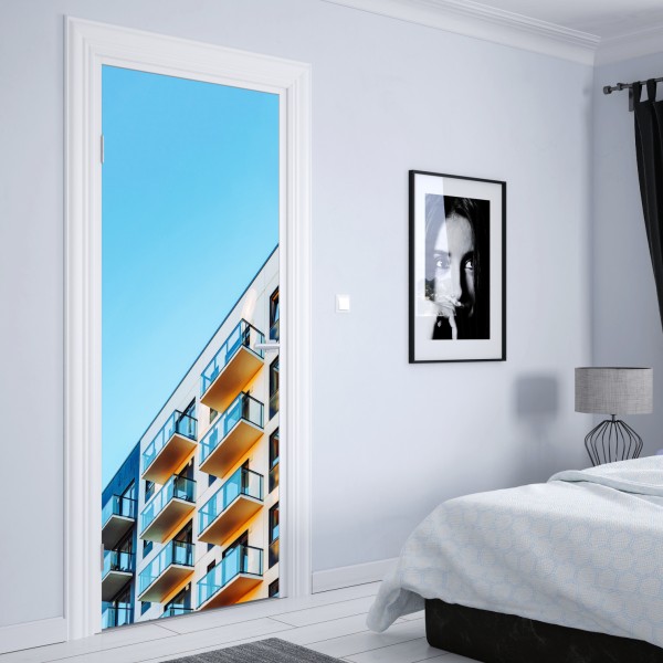 Naklejka na drzwi nowoczesny budynek mieszkalny z balkonami – Wallissimo® Naklejka na drzwi nowoczesny budynek mieszkalny z balkonami – Wallissimo®