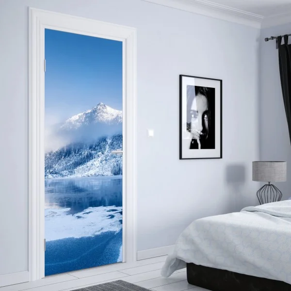 Naklejka na drzwi spokojna zimowa panorama Alp – Wallissimo® Naklejka na drzwi spokojna zimowa panorama Alp – Wallissimo®