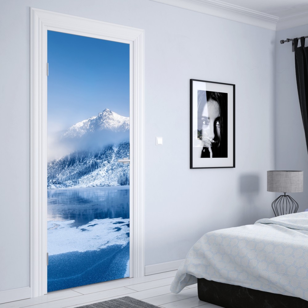 Naklejka na drzwi spokojna zimowa panorama Alp – Wallissimo® Naklejka na drzwi spokojna zimowa panorama Alp – Wallissimo®