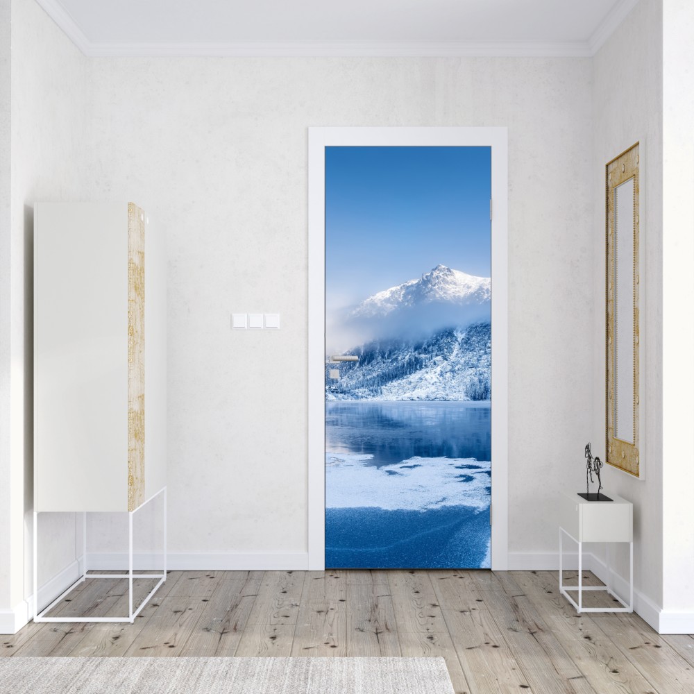 Naklejka na drzwi spokojna zimowa panorama Alp – Wallissimo® Naklejka na drzwi spokojna zimowa panorama Alp – Wallissimo®