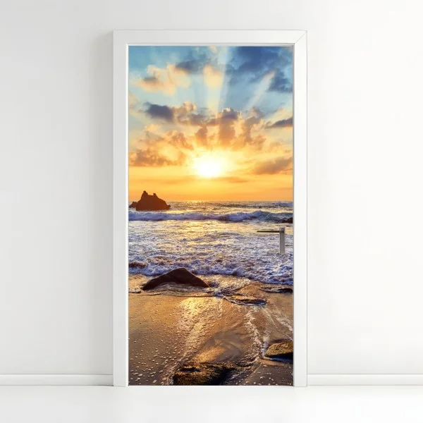 Naklejka na drzwi słoneczna uliczka nad morzem z widokiem na zatokę – Wallissimo®