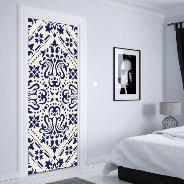 Naklejka na drzwi granatowy wzór damaskowy na płytkach – Wallissimo® Naklejka na drzwi granatowy wzór damaskowy na płytkach – Wallissimo®