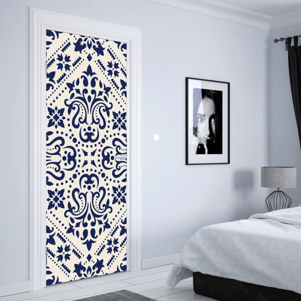 Naklejka na drzwi granatowy wzór damaskowy na płytkach – Wallissimo® Naklejka na drzwi granatowy wzór damaskowy na płytkach – Wallissimo®