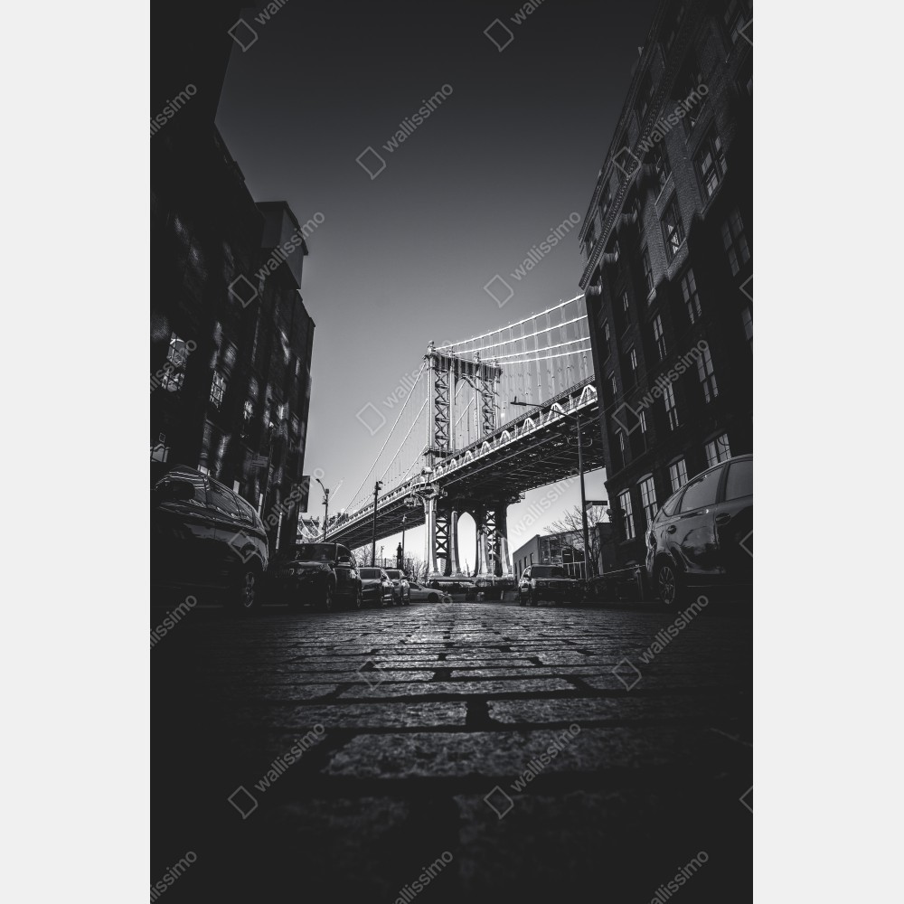Naklejka na biurko i stół most na Manhattanie z perspektywy brukowanej ulicy – Wallissimo® Naklejka na biurko i stół most na Manhattanie z perspektywy brukowanej ulicy – Wallissimo®