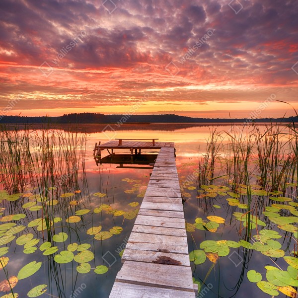 Naklejka na biurko i stół wschód słońca nad spokojnym jeziorem – Wallissimo® Naklejka na biurko i stół wschód słońca nad spokojnym jeziorem – Wallissimo®