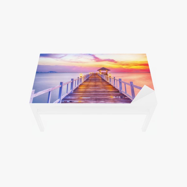 Naklejka na biurko i stół złote słońce nad minimalistycznymi górami – Wallissimo®