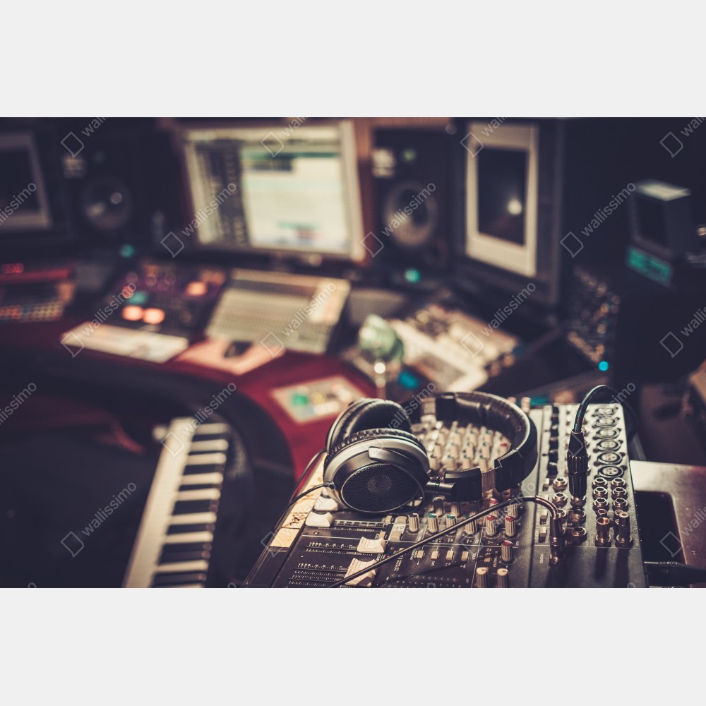 Naklejka na biurko i stół vintageowe studio nagraniowe przy konsoli mikserskiej – Wallissimo® Naklejka na biurko i stół vintageowe studio nagraniowe przy konsoli mikserskiej – Wallissimo®