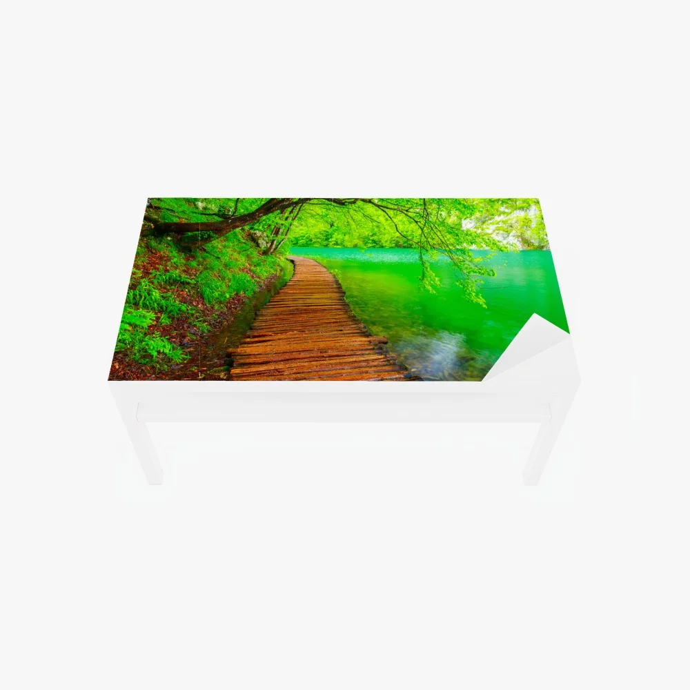 Naklejka na biurko i stół spokojny zielony pomost nad jeziorem – Wallissimo® Naklejka na biurko i stół spokojny zielony pomost nad jeziorem – Wallissimo®