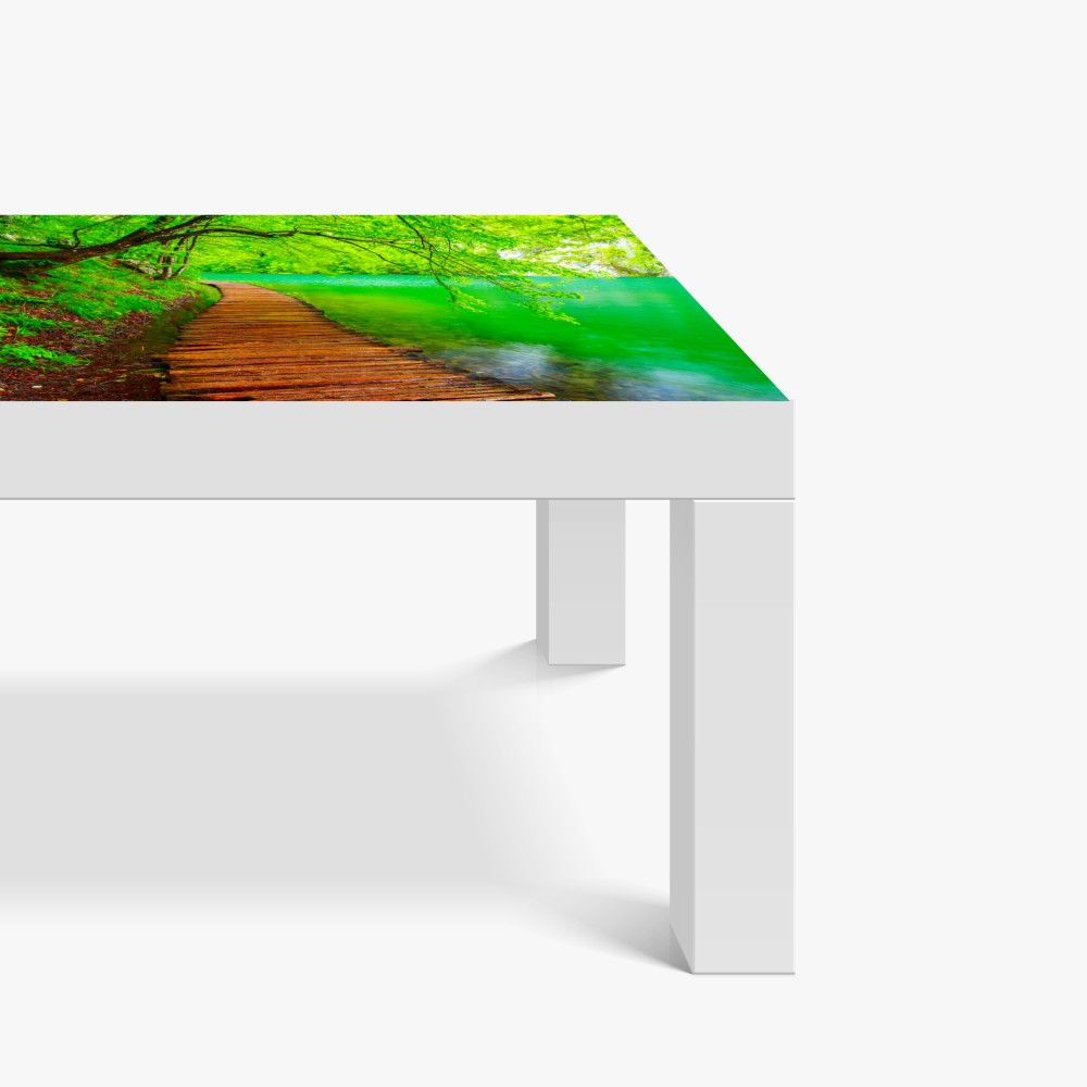 Naklejka na biurko i stół spokojny zielony pomost nad jeziorem – Wallissimo® Naklejka na biurko i stół spokojny zielony pomost nad jeziorem – Wallissimo®